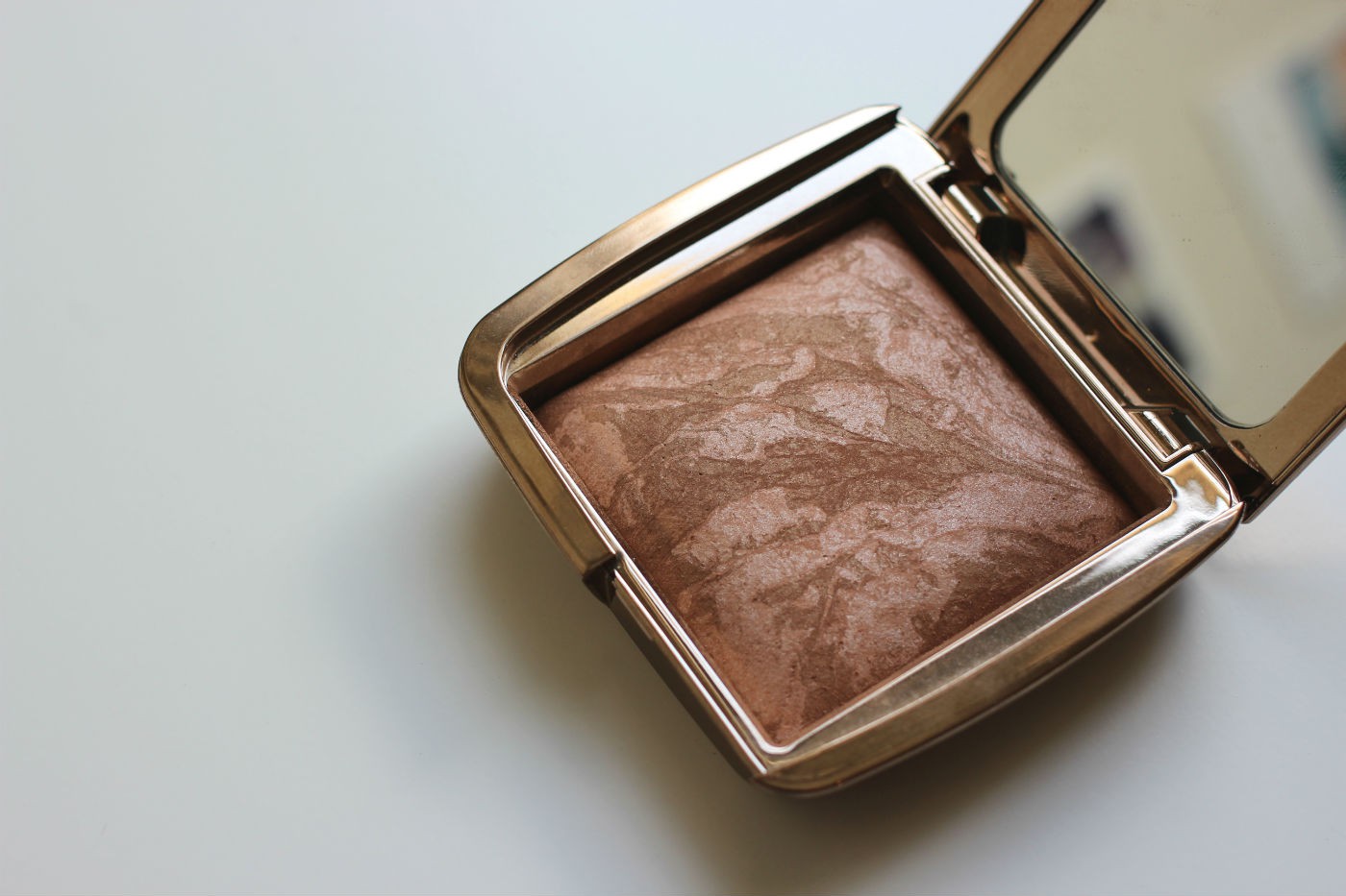 Hourglass ambient bronzer shop uk
