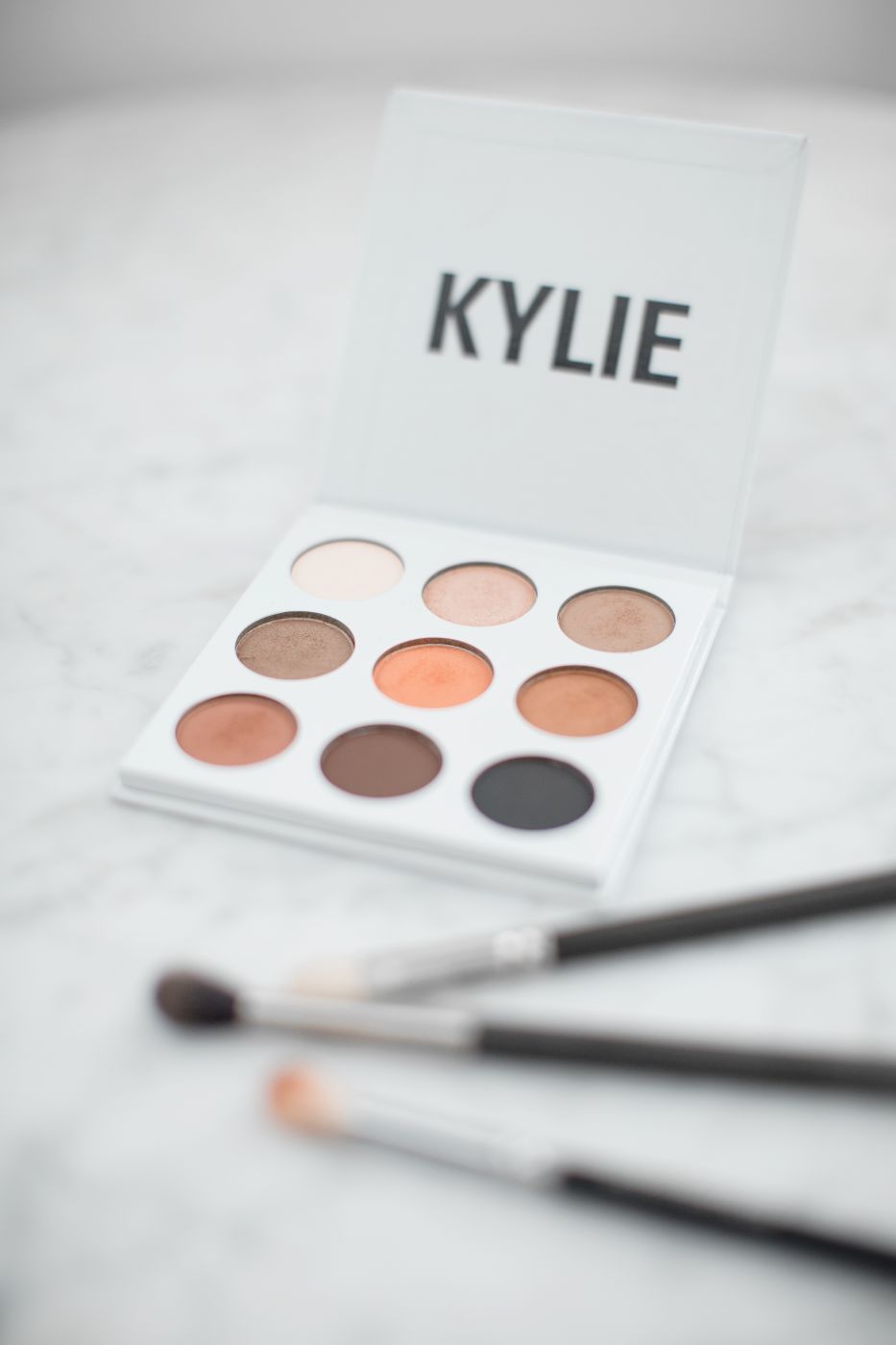 lily-pebbles-kylie-cosmetics-eye-shadow-palette-october-2016-3