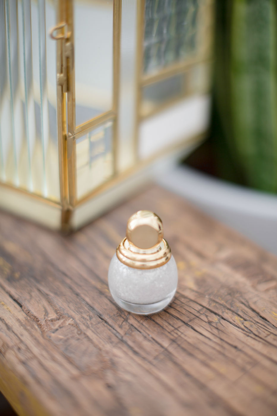 THE SUBTLE SPARKLY NAIL