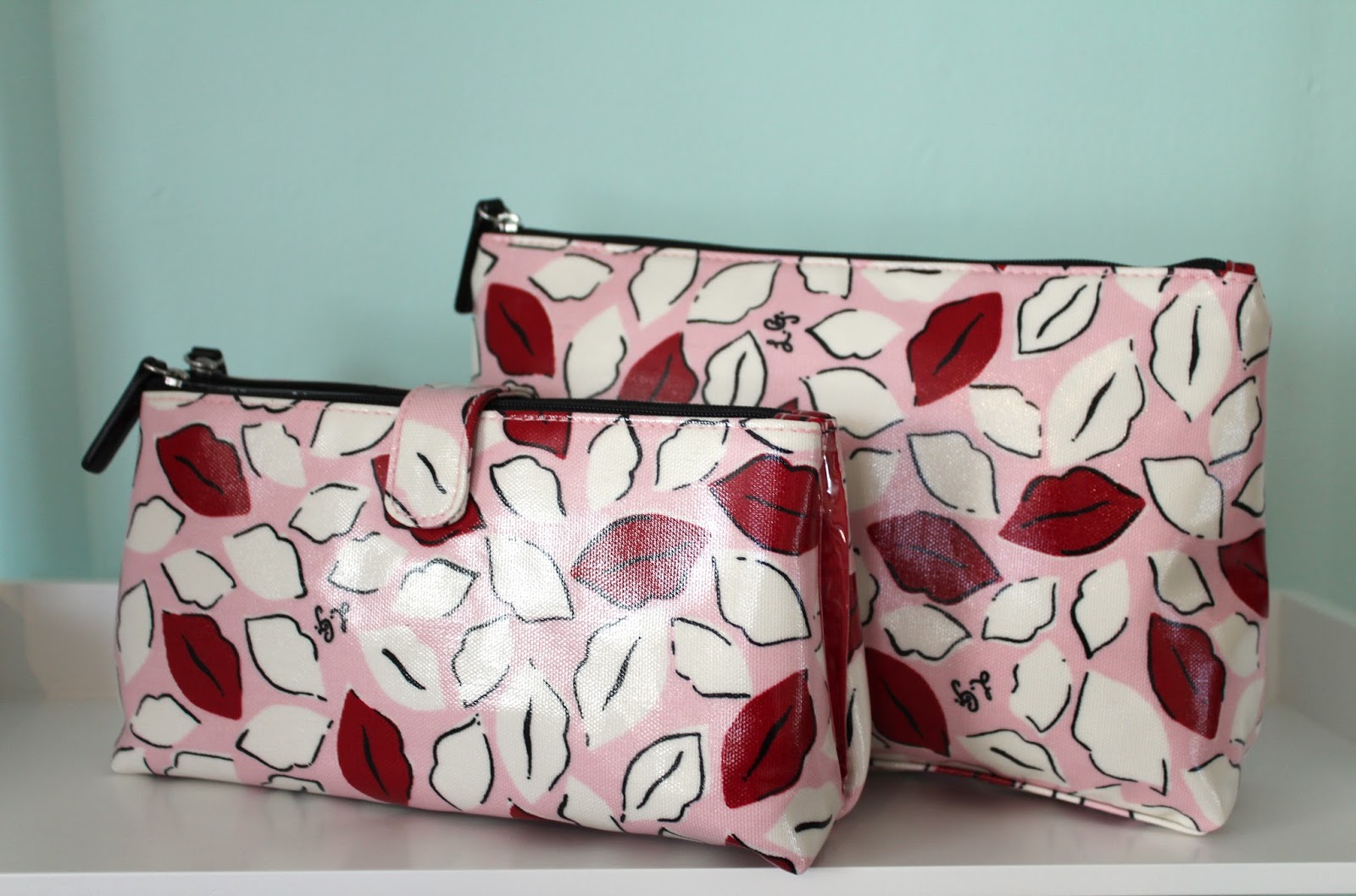 LULU GUINNESS MAKEUP TOILETRY BAG Lily Pebbles